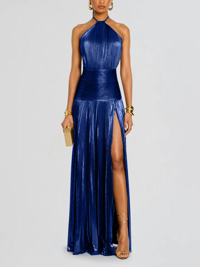 Robe longue métallique plissée à col licou avec fente et dos nu