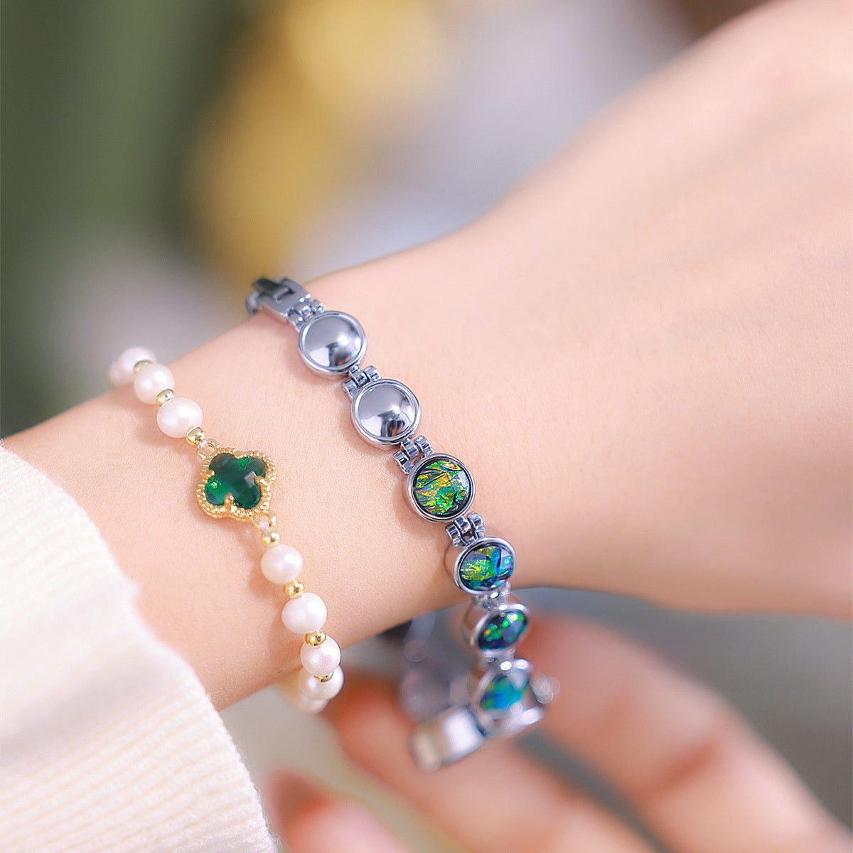 Montre pour femme en quartz avec perles de malachite élégante
