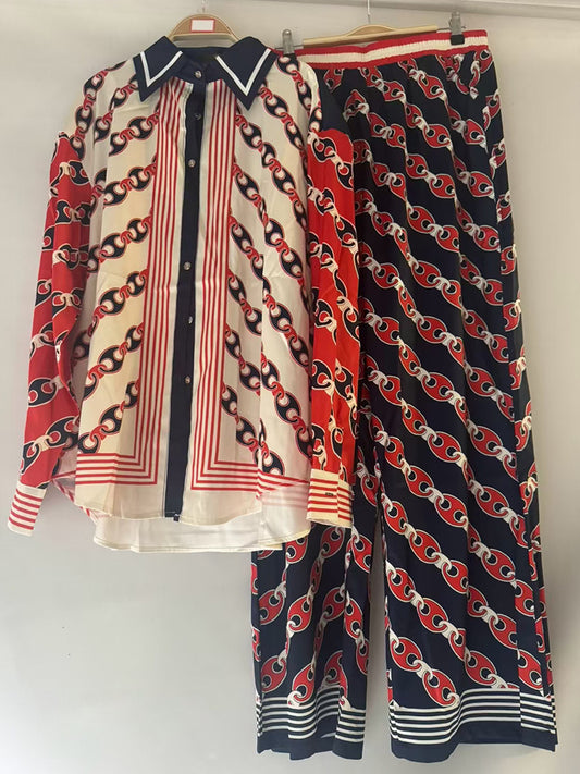 Ensemble chemise et pantalon à imprimé géométrique