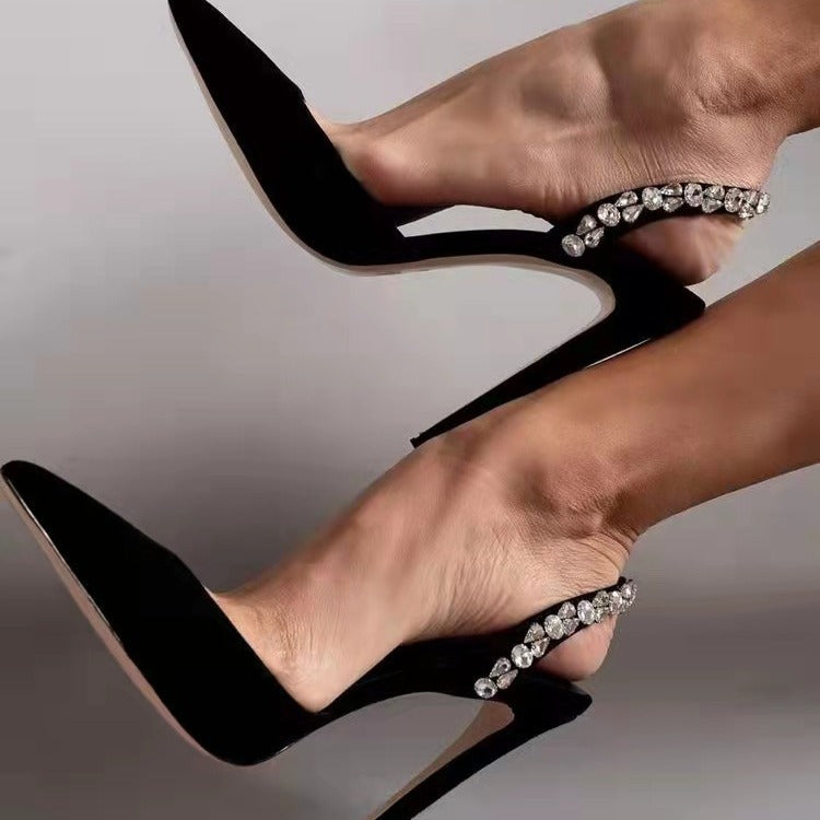 Chaussures à talons hauts à pointe pointue sans côtés avec clous