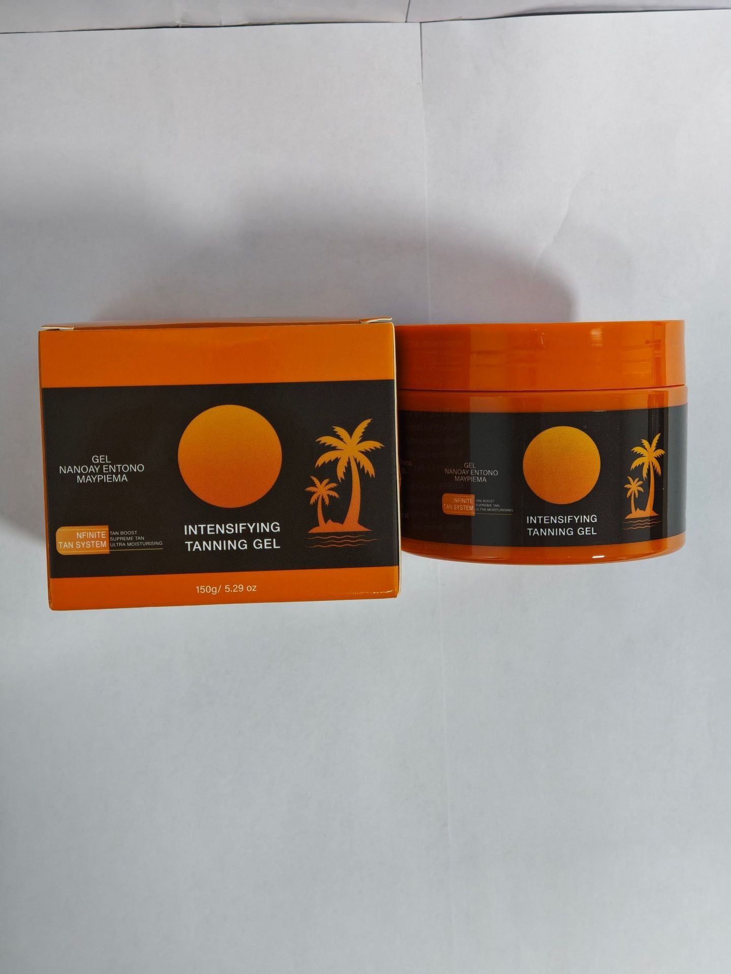 Crème autobronzante hydratante et nourrissante pour un teint éclatant.