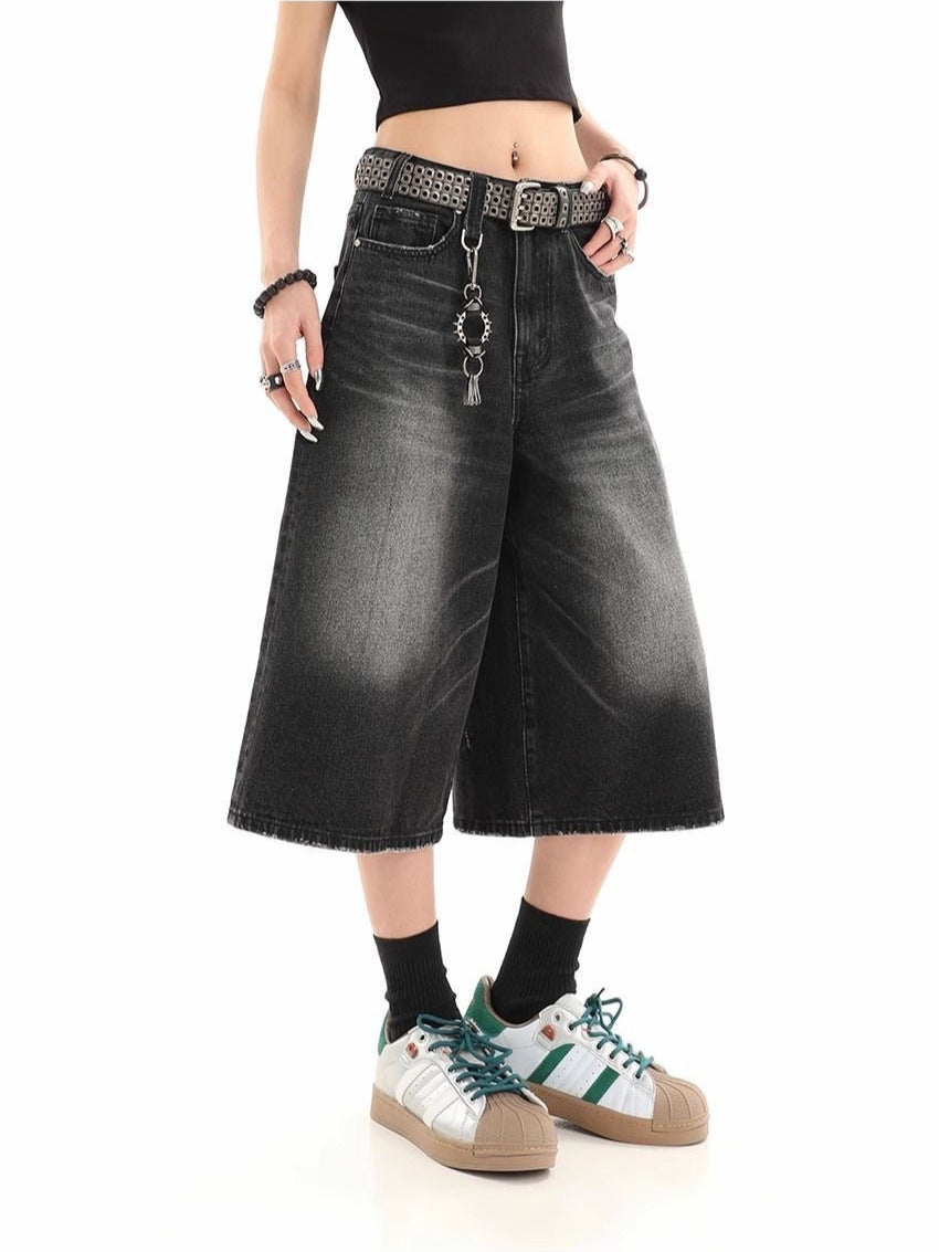 Shorts en jean délavés et usés coupés