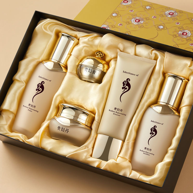 Ensemble de cinq produits de soins hydratants et nourrissants pour la peau