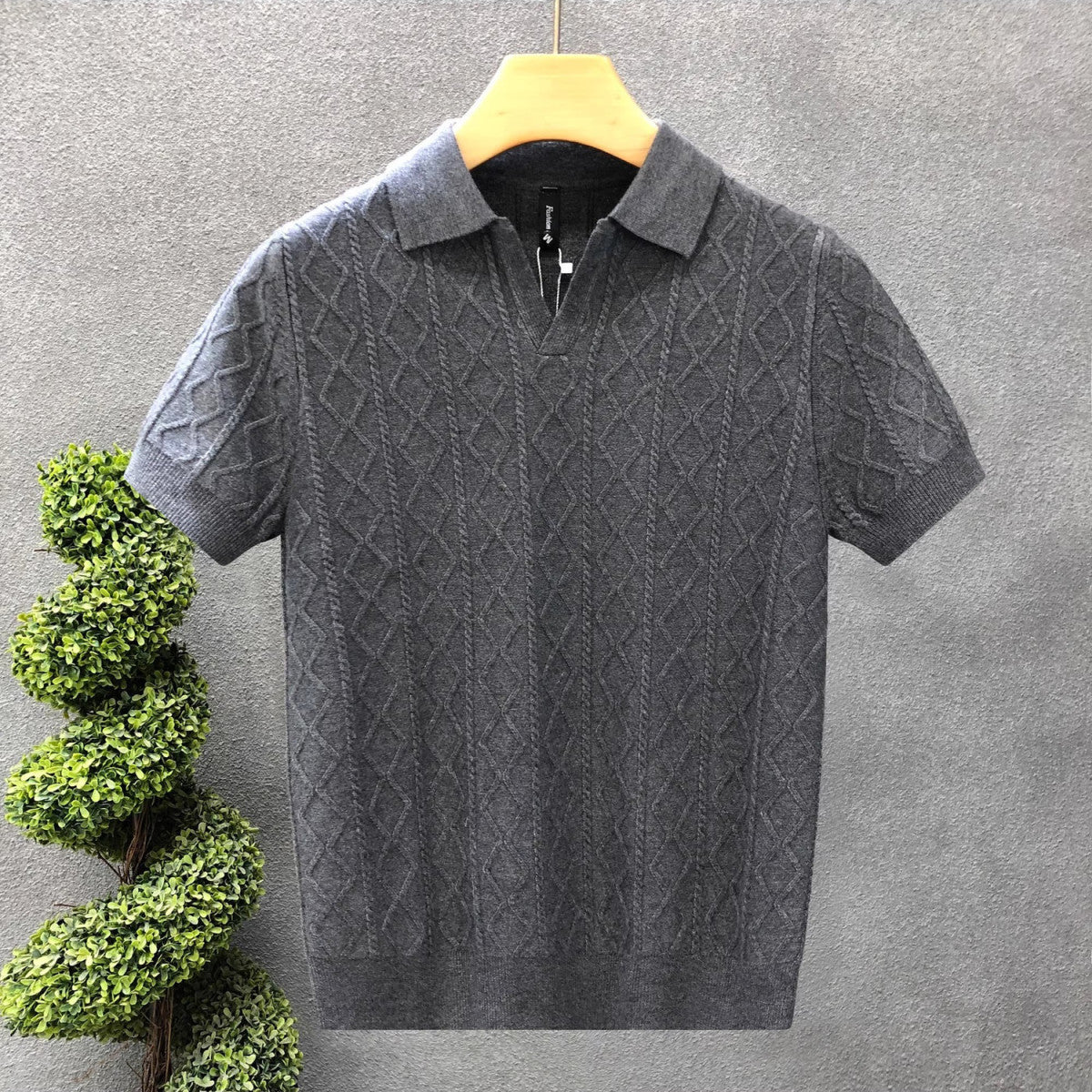 Polo texturé à col en V pour homme