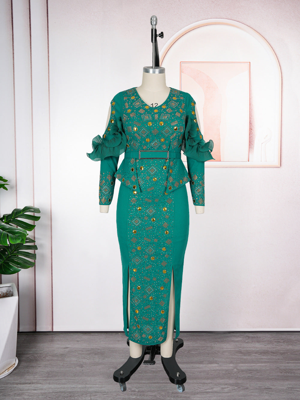 Habit :Robe de soirée élégante ornée de strass et de perles