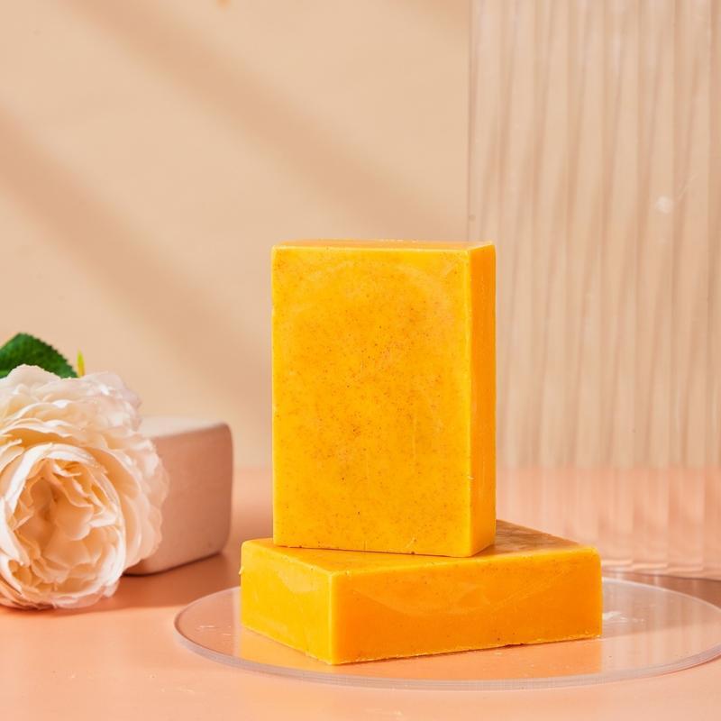 Mousse de savon nettoyant au curcuma