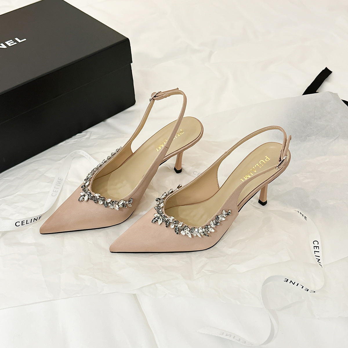 Chaussures :Sandales à talons aiguilles en satin à bout pointu et strass pour femmes