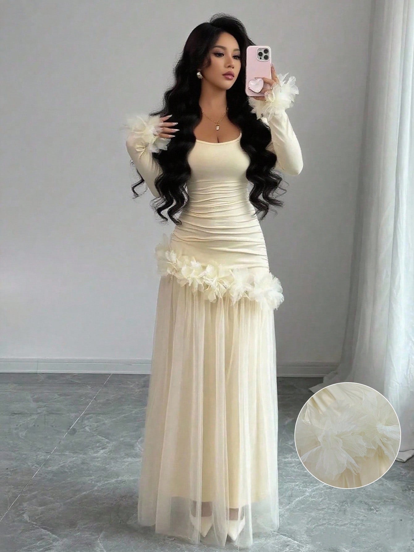 Robe florale élégante en tissu résille