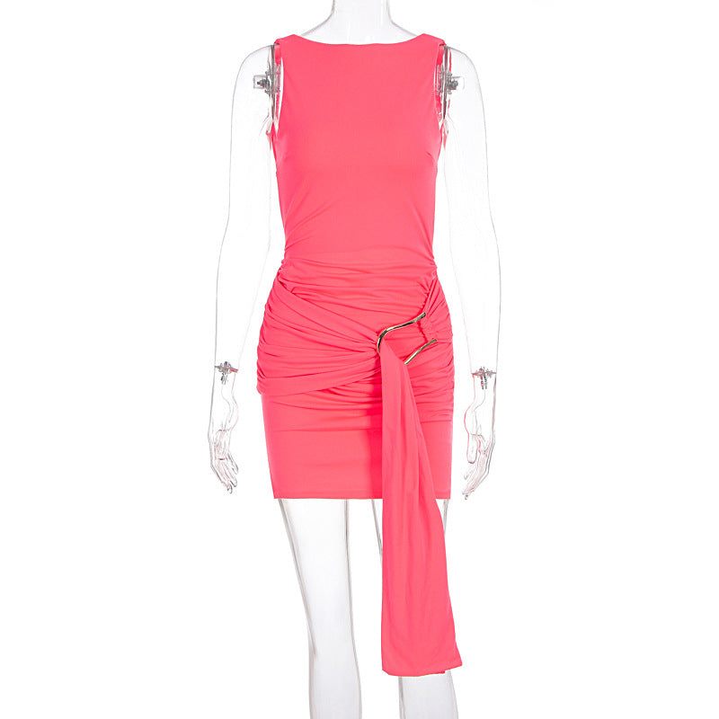 Robe moulante sans manches avec des rubans
