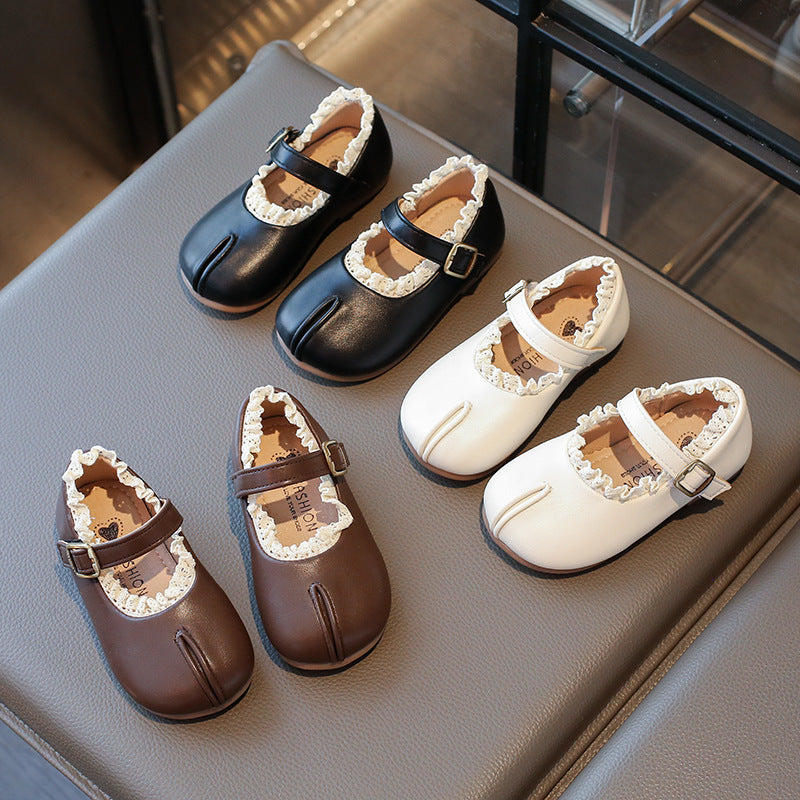 Petites chaussures en cuir pour filles