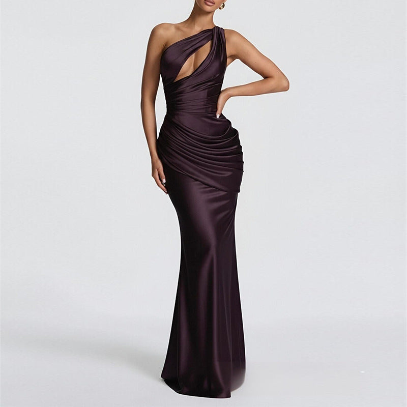Robe élégante à col halter de couleur unie