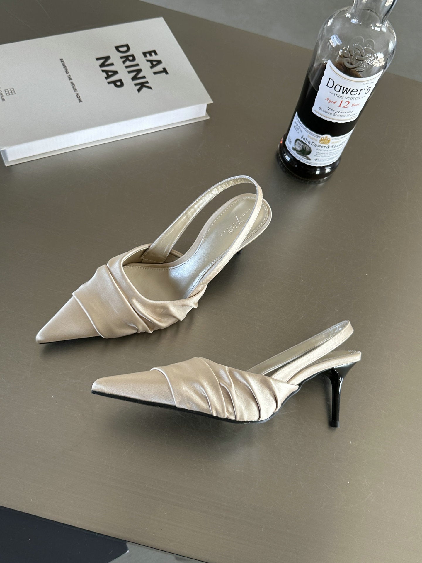 Chaussures :sandales a talons aiguilles et bout ferme