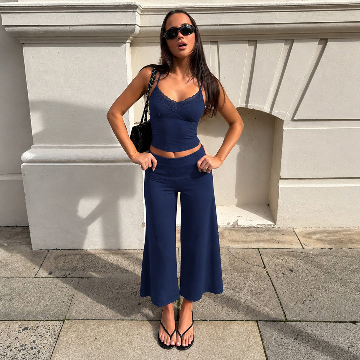Ensemble débardeur en dentelle et pantalon de pyjama
