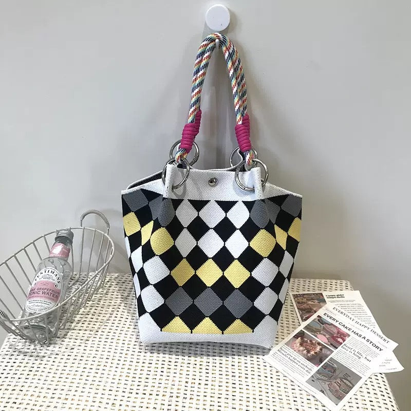 Sac à main tricoté avec boucle magnétique