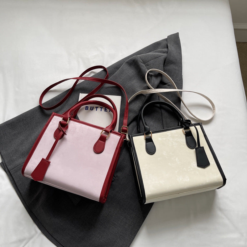 Sac à main en cuir tressé en forme de croissant