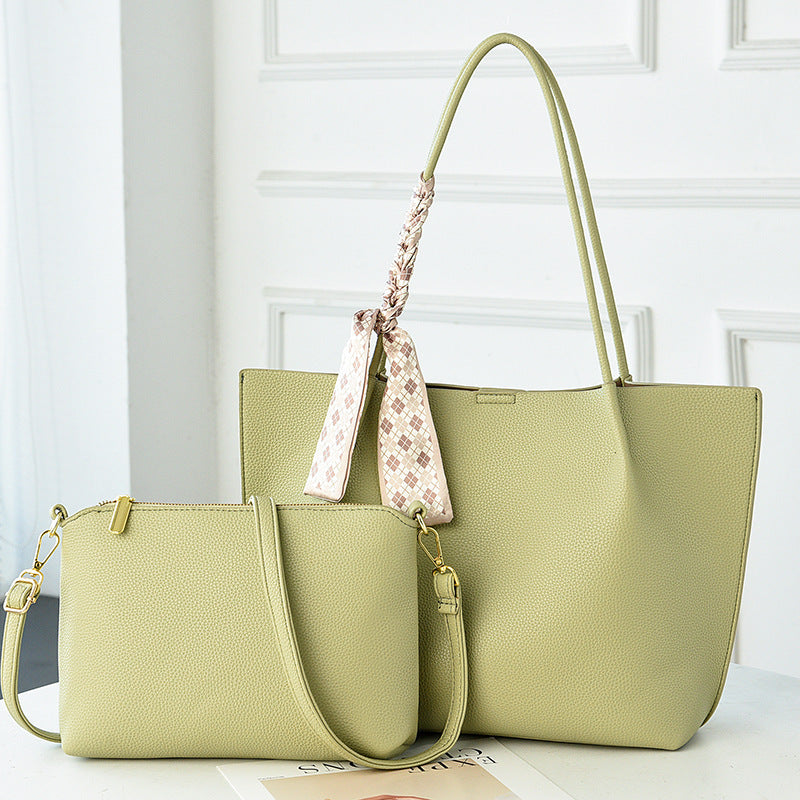 Sac bandoulière à pompons et perles tendance