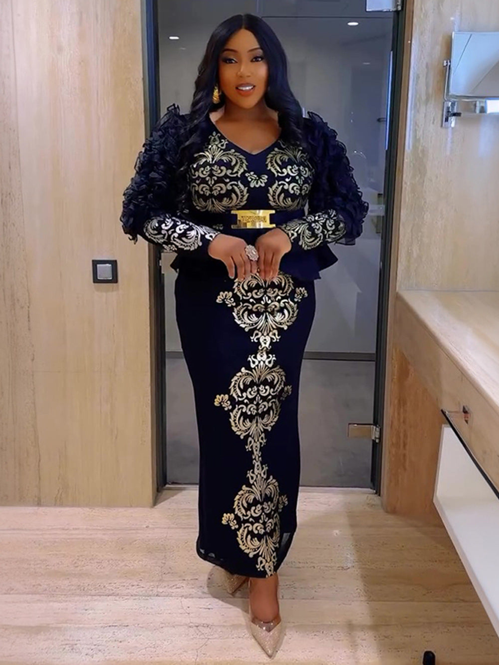 Robe de soirée à col en V ornée de perles de diamant