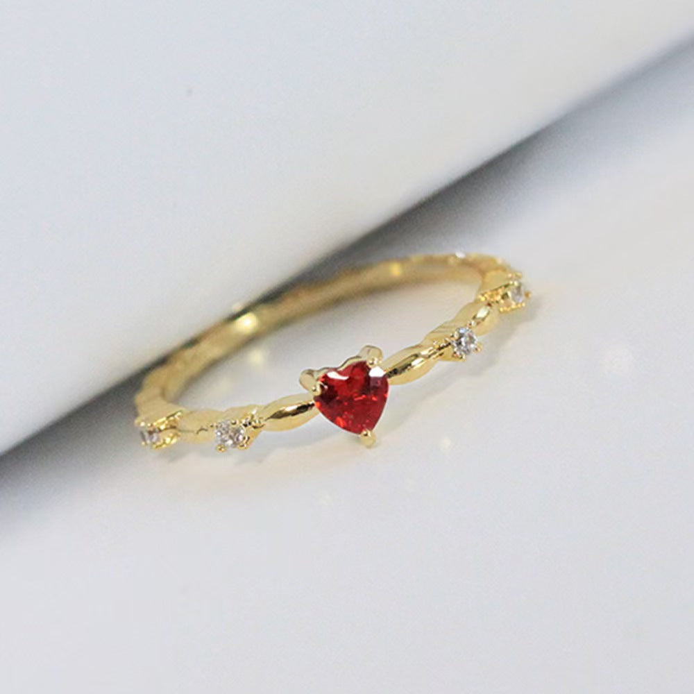 Bague en cuivre en forme de cœur avec incrustation rouge