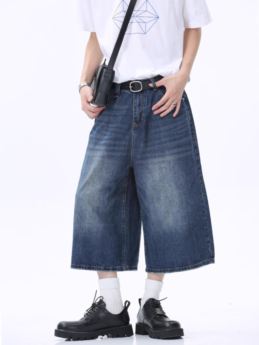 Shorts en jean délavés et usés coupés