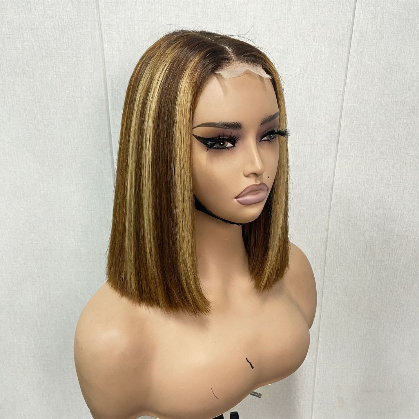 Perruque en cheveux humains de qualité avec dentelle
