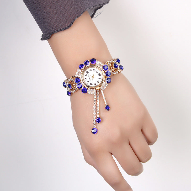 Montre-bracelet pour femmes avec strass et pampille