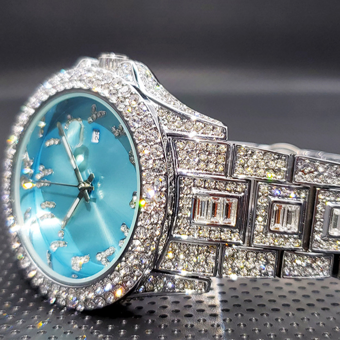 Montre à quartz pour hommes avec accents en diamant
