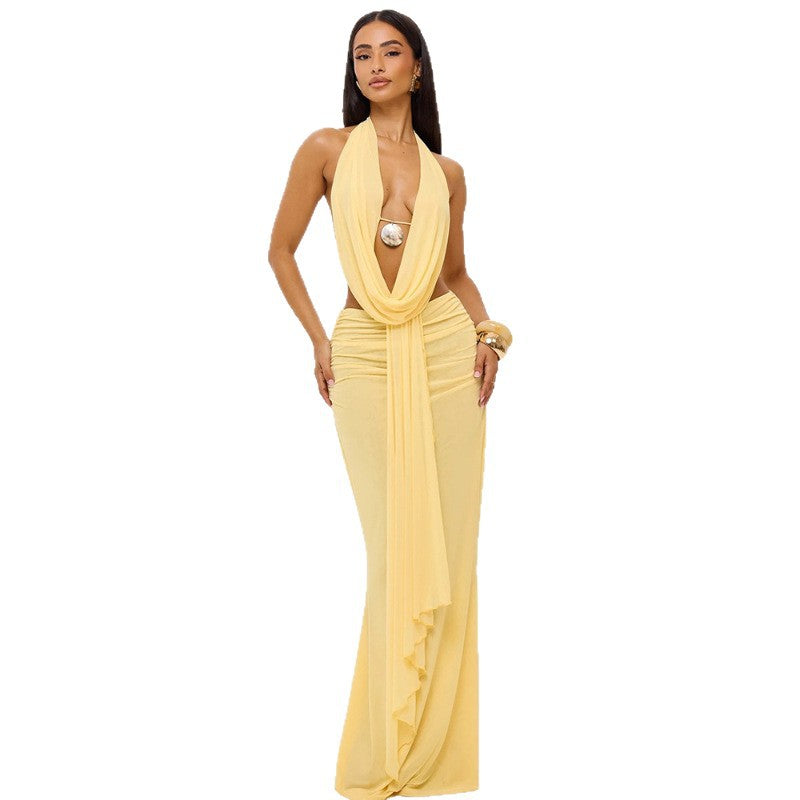 Robe plissée à col halter avec col et jupe évasés