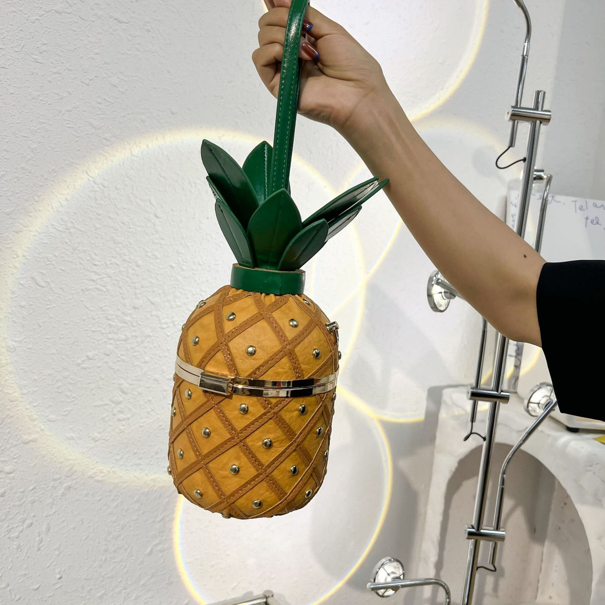 Sac bandoulière en forme d'ananas avec détail de chaîne