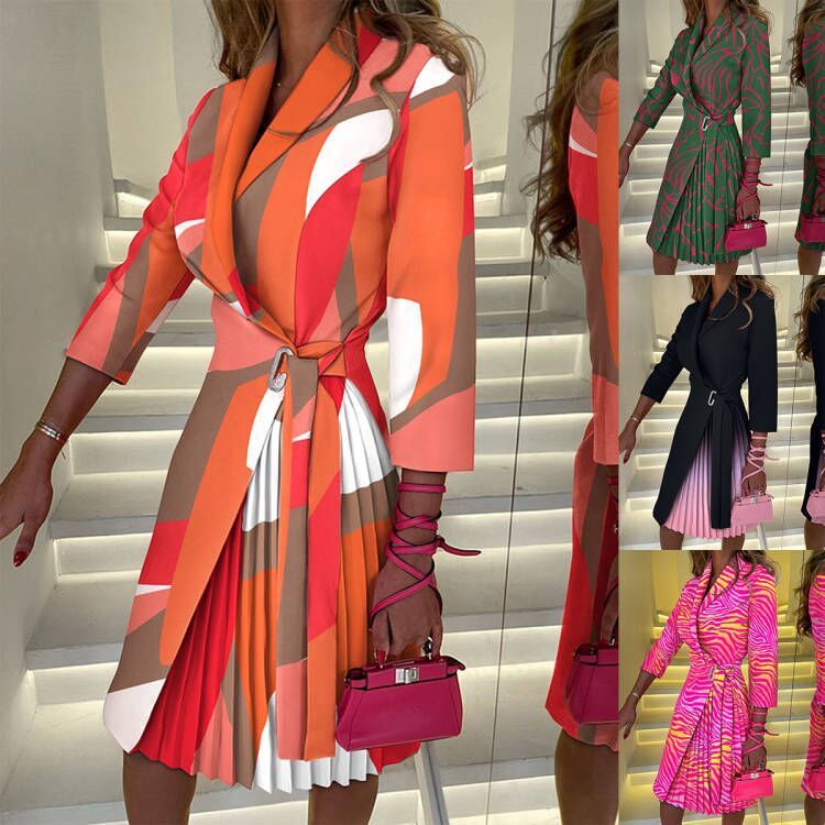 Robe à col en V avec taille plissée et ceinture
