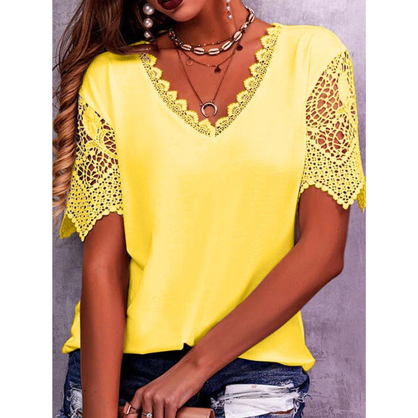 T-shirt pour femmes à col en V avec bordure en dentelle et manches courtes