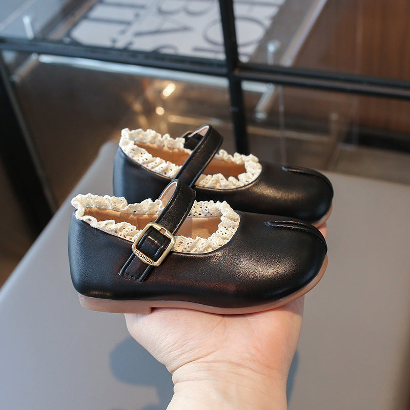 Petites chaussures en cuir pour filles