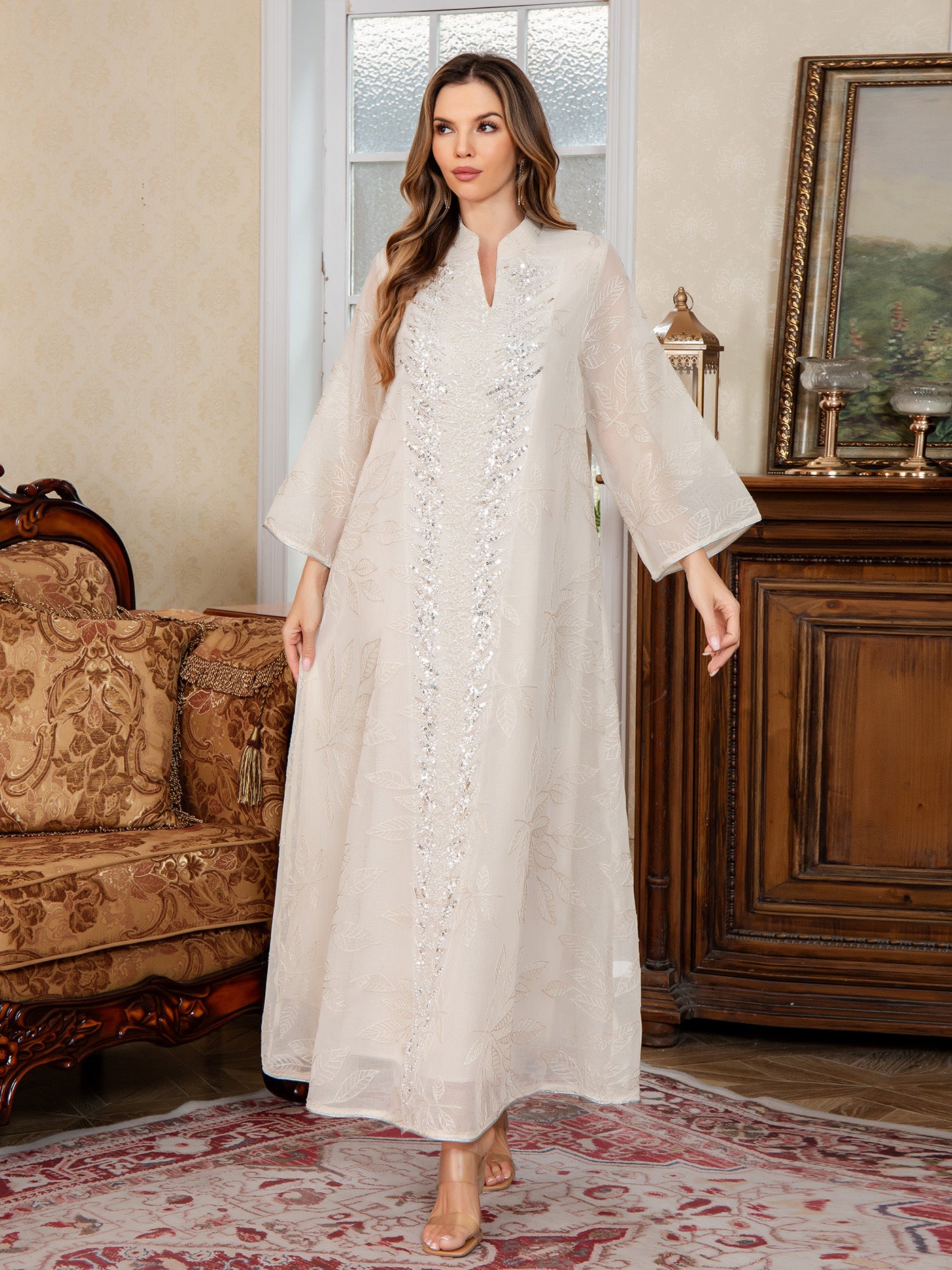 Robe longue en maille brodée avec sequins