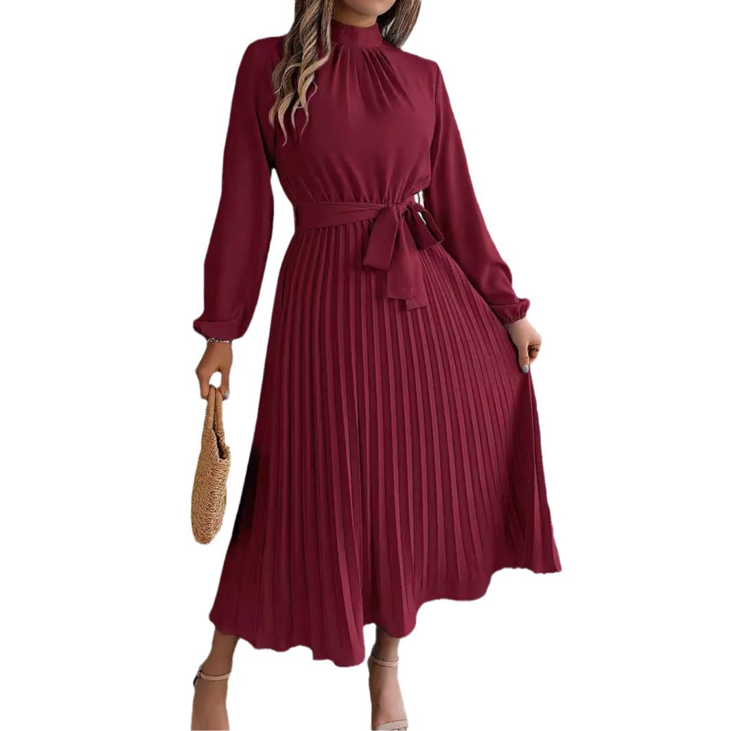 Robe longue plissée élégante à col montant