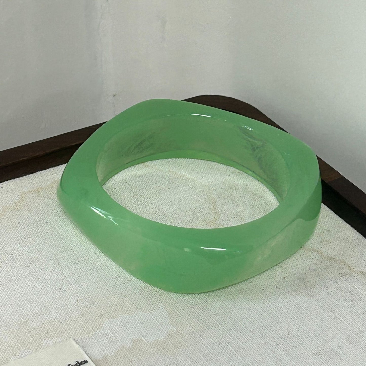 Bracelet géométrique irrégulier en résine pour femme
