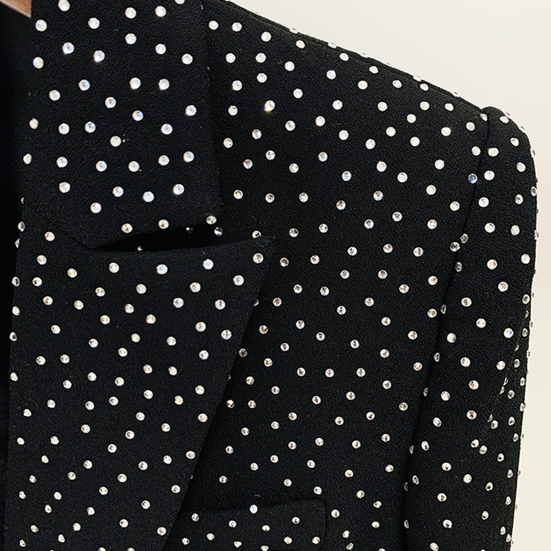 Ensemble blazer et jupe ajusté à strass