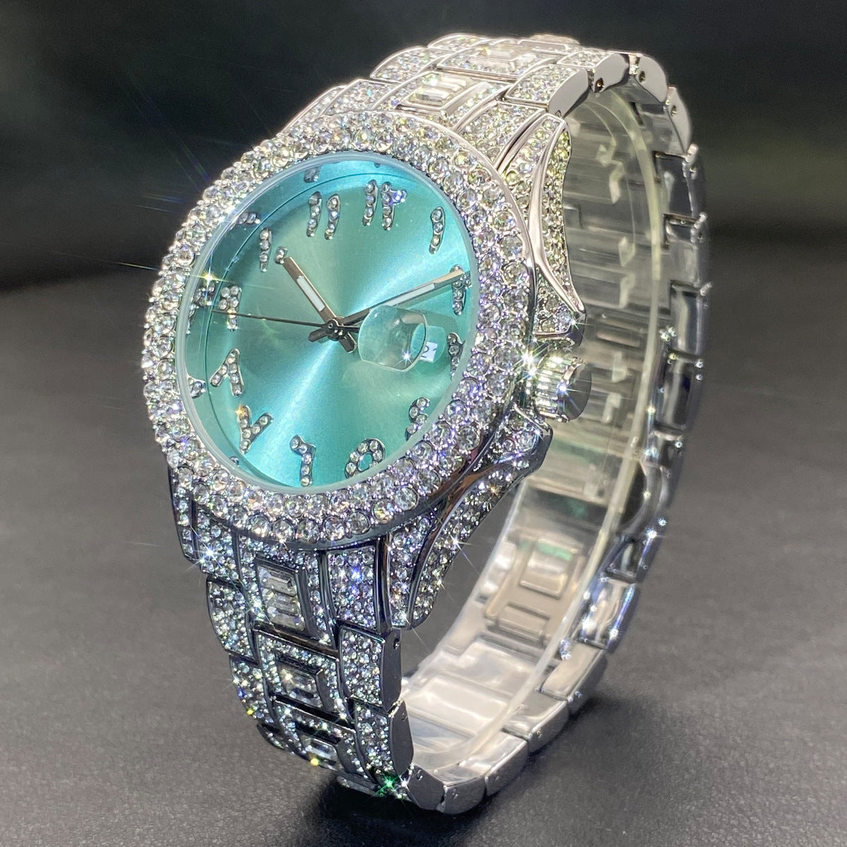 Montre à quartz pour hommes avec accents en diamant