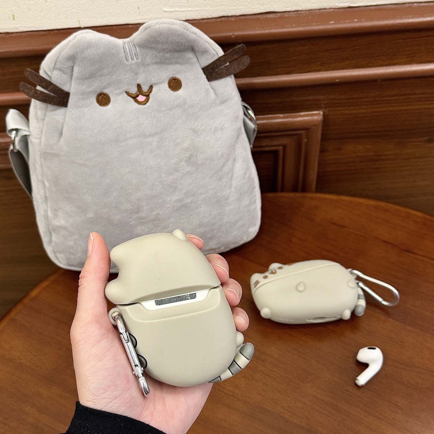 Étui de protection pour AirPods avec mousqueton et motif chat de dessin animé