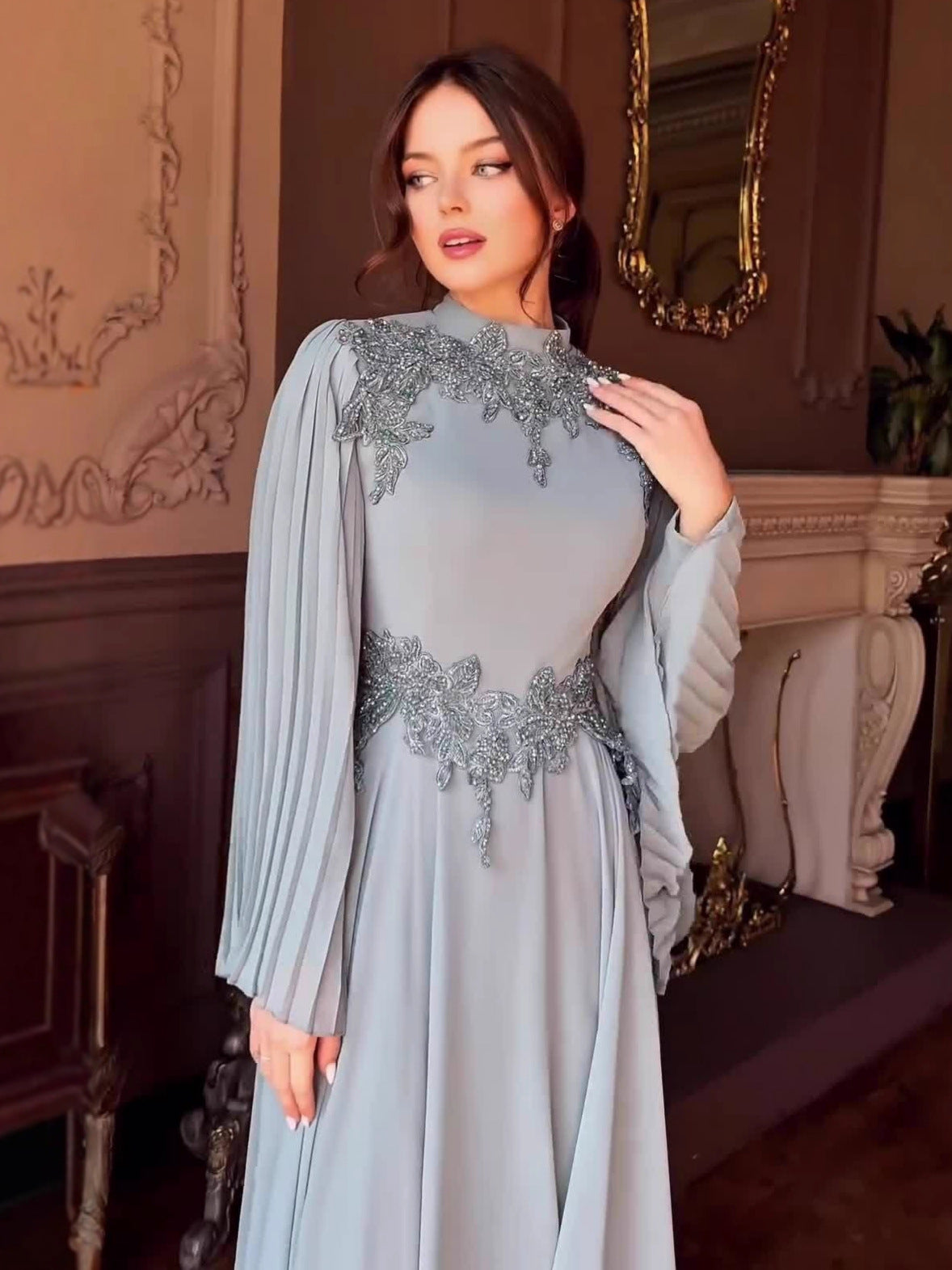 Robe élégante taille haute à manches longues et plis