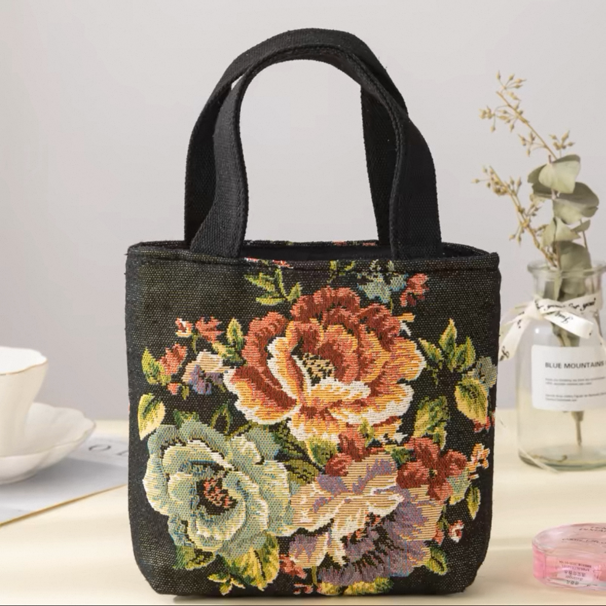 Sac à main en toile brodée double face