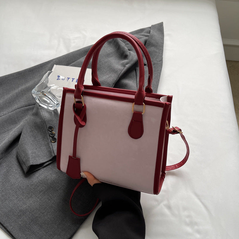 Sac à main en cuir tressé en forme de croissant