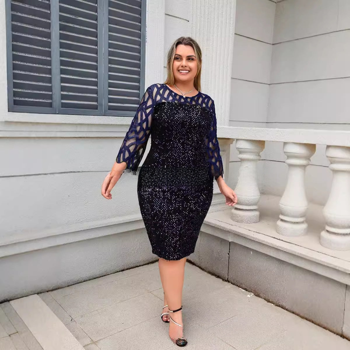 Habit :Robe élégante à sequins et empiècements en résille