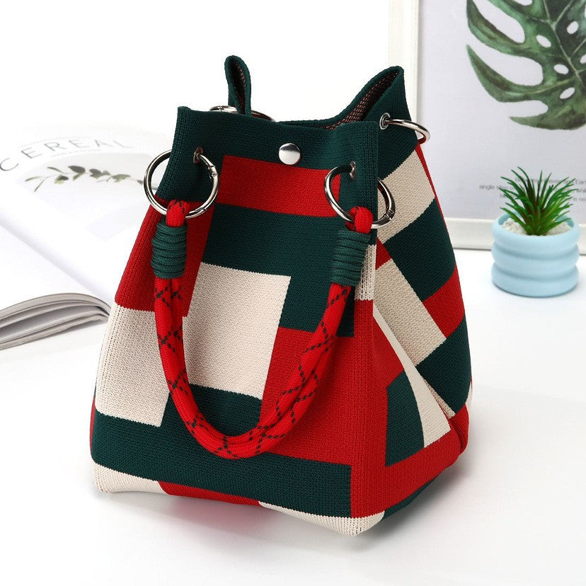 Sac à main tricoté avec boucle magnétique