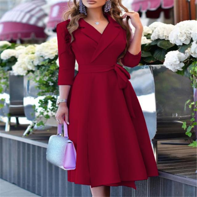 Robe à col de costume imprimé avec ceinture à la taille