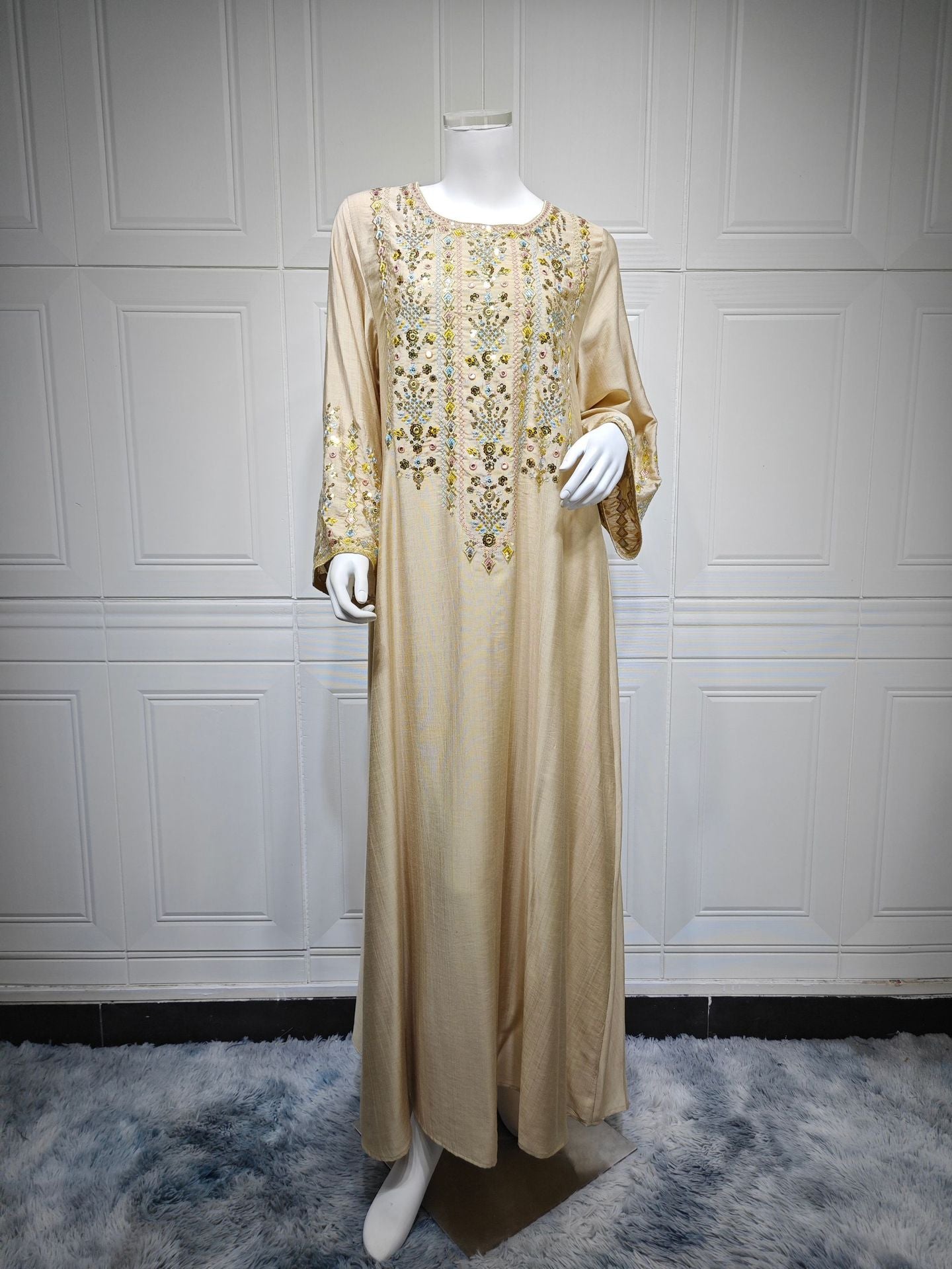 Robe longue brodée pour femmes