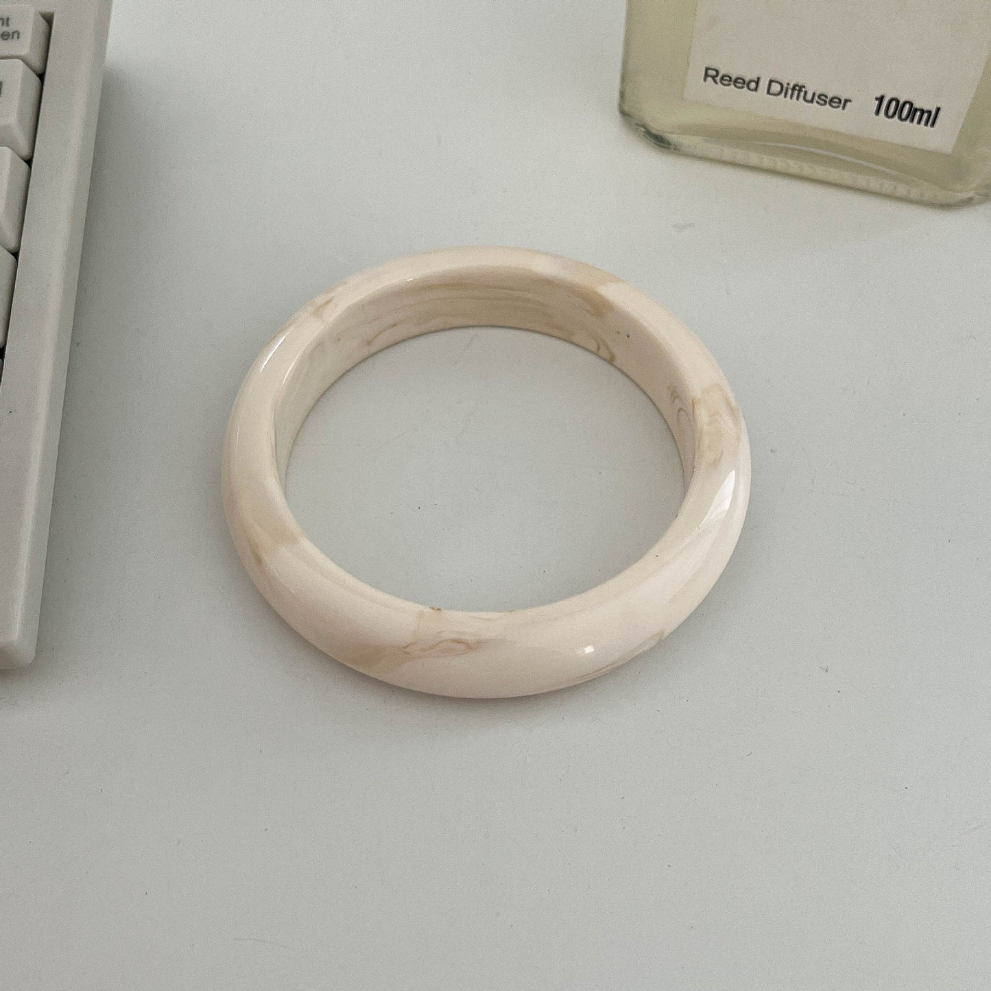 Collection de bracelets en résine personnalisés pour femmes
