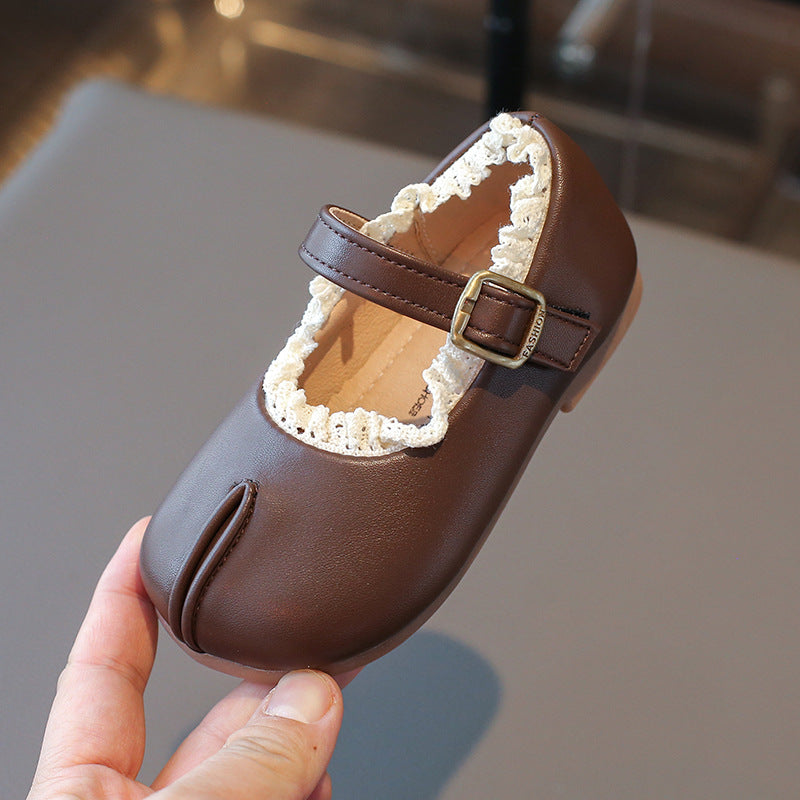 Petites chaussures en cuir pour filles