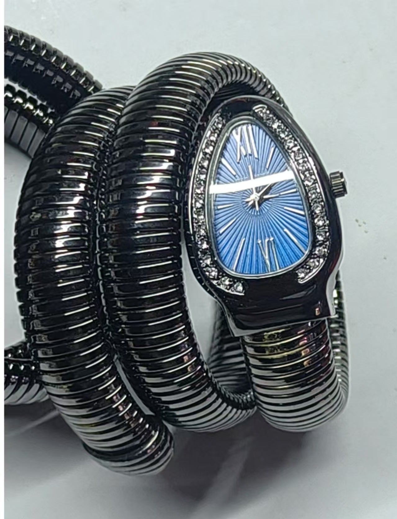 Montre en quartz bracelet serpent à la mode