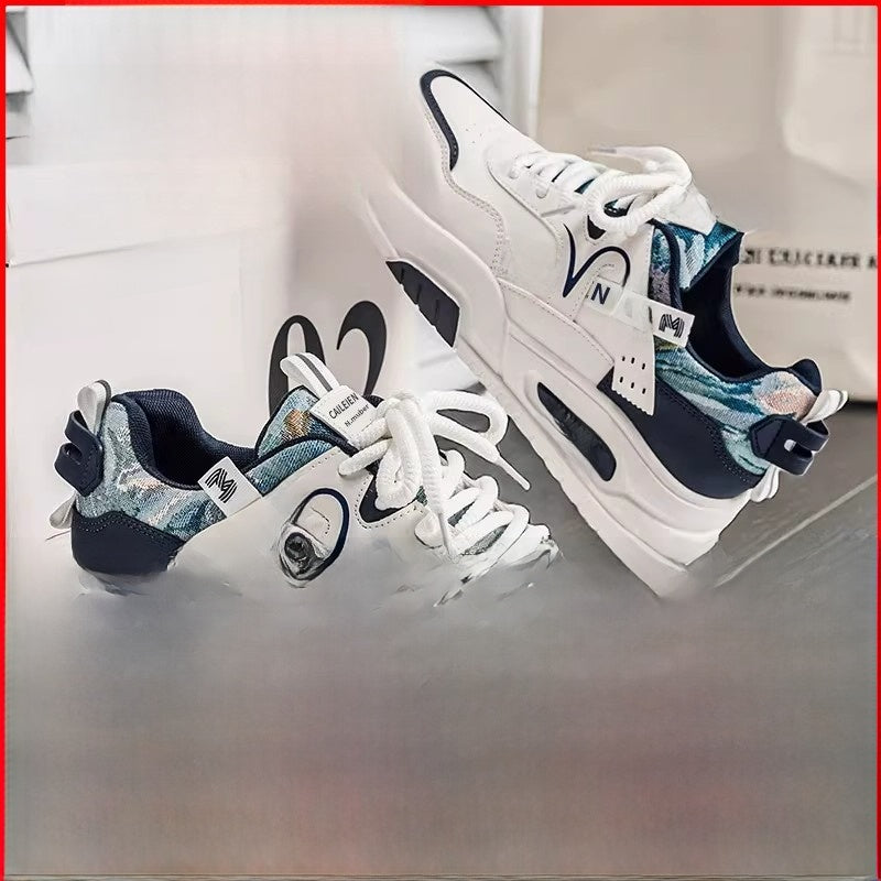 Petites chaussures blanches à semelle épaisse