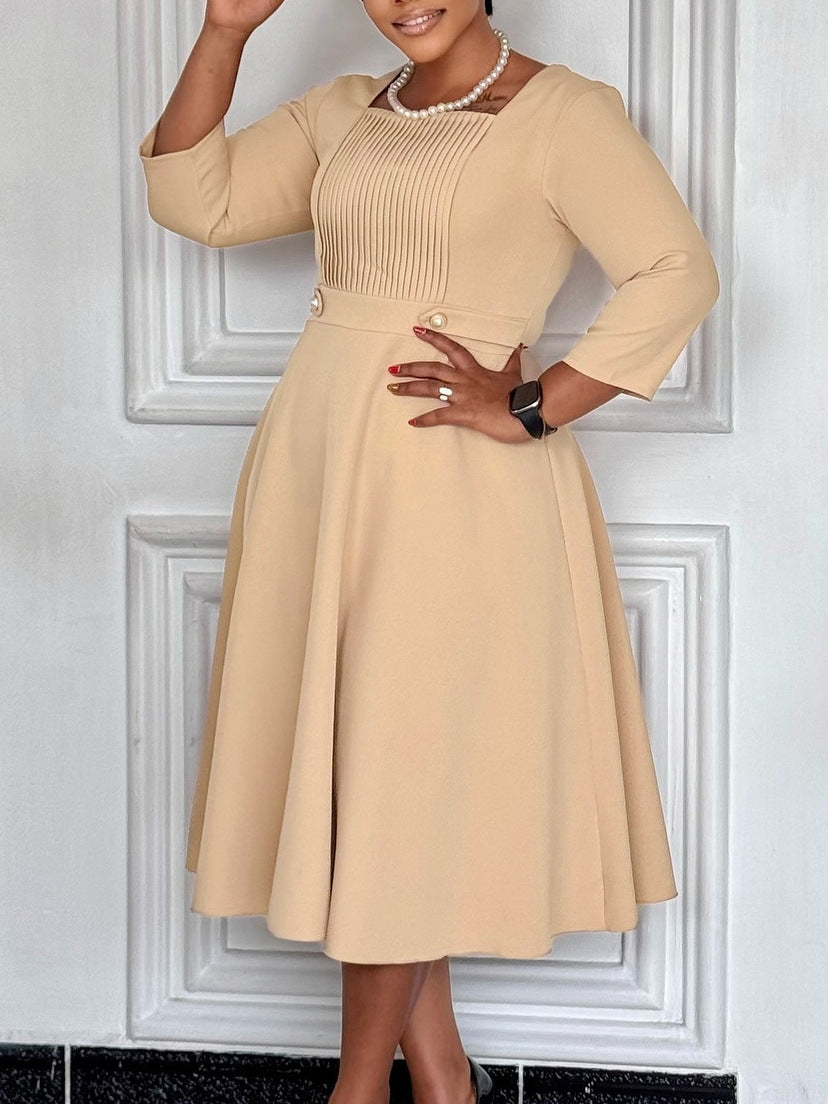 Robe plissée à taille haute et col carré pour femme