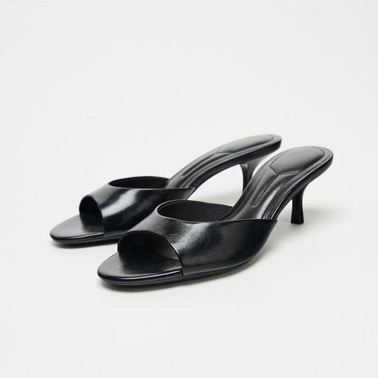 Chaussures :Sandales a talons aiguilles noirs, demi-mules a bout ouvert et talons bas pour femmes